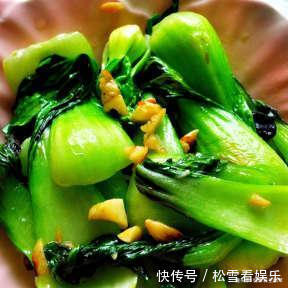 清炒油菜|女性多吃此款低脂肪蔬菜,减肥瘦身,皮肤光滑水嫩了,更显年轻
