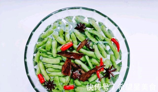 好吃|在家自己做水煮毛豆,比外面买的好吃,制作简单还有营养!