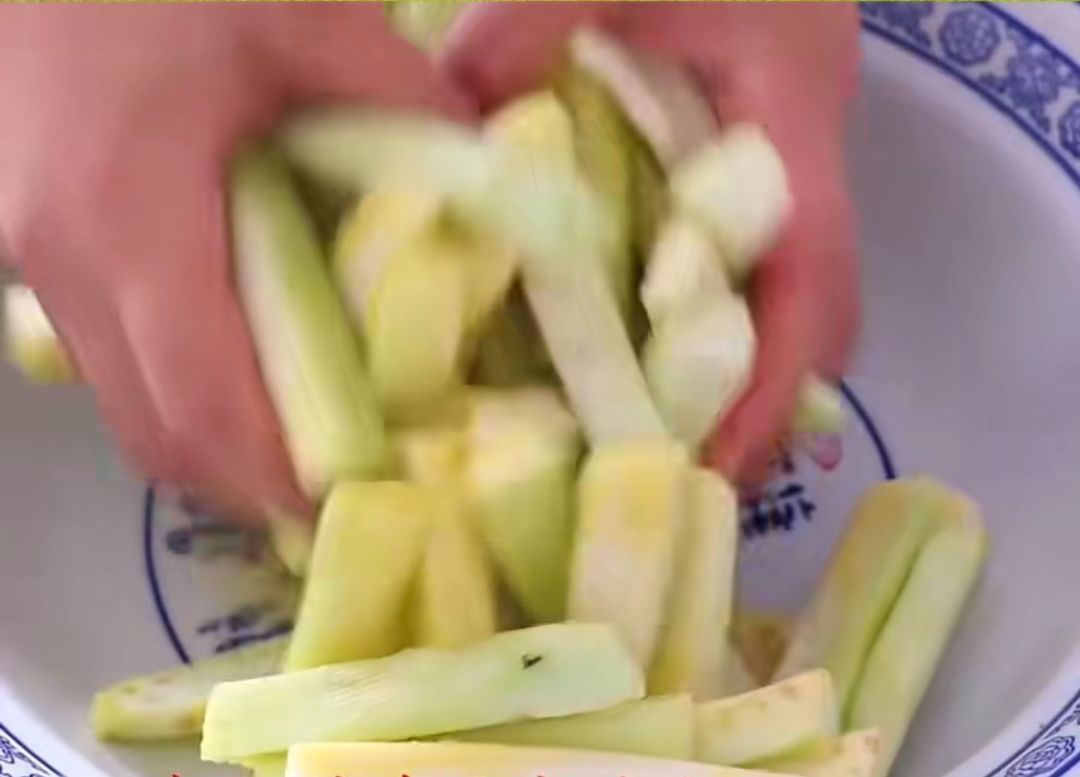 茄子新吃法，大人小孩都爱吃