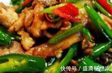 出锅色泽漂亮超有食欲，鲜辣干香，汤汁下饭，爷俩吃的那叫一个香