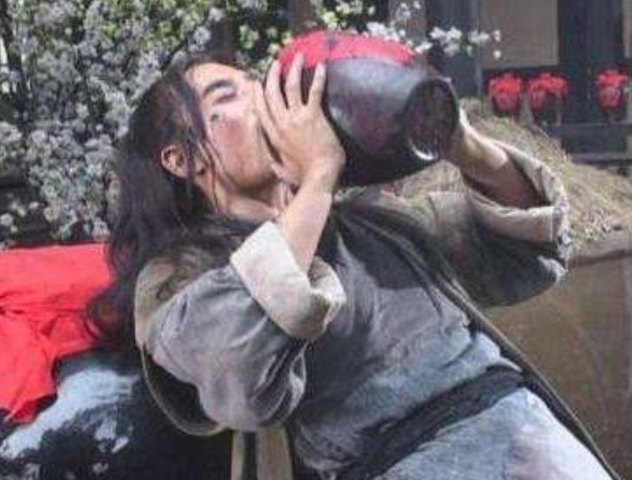 历史|历史上第一酒鬼,被妻子扔进酒缸,出来后说了3个字,流传至今