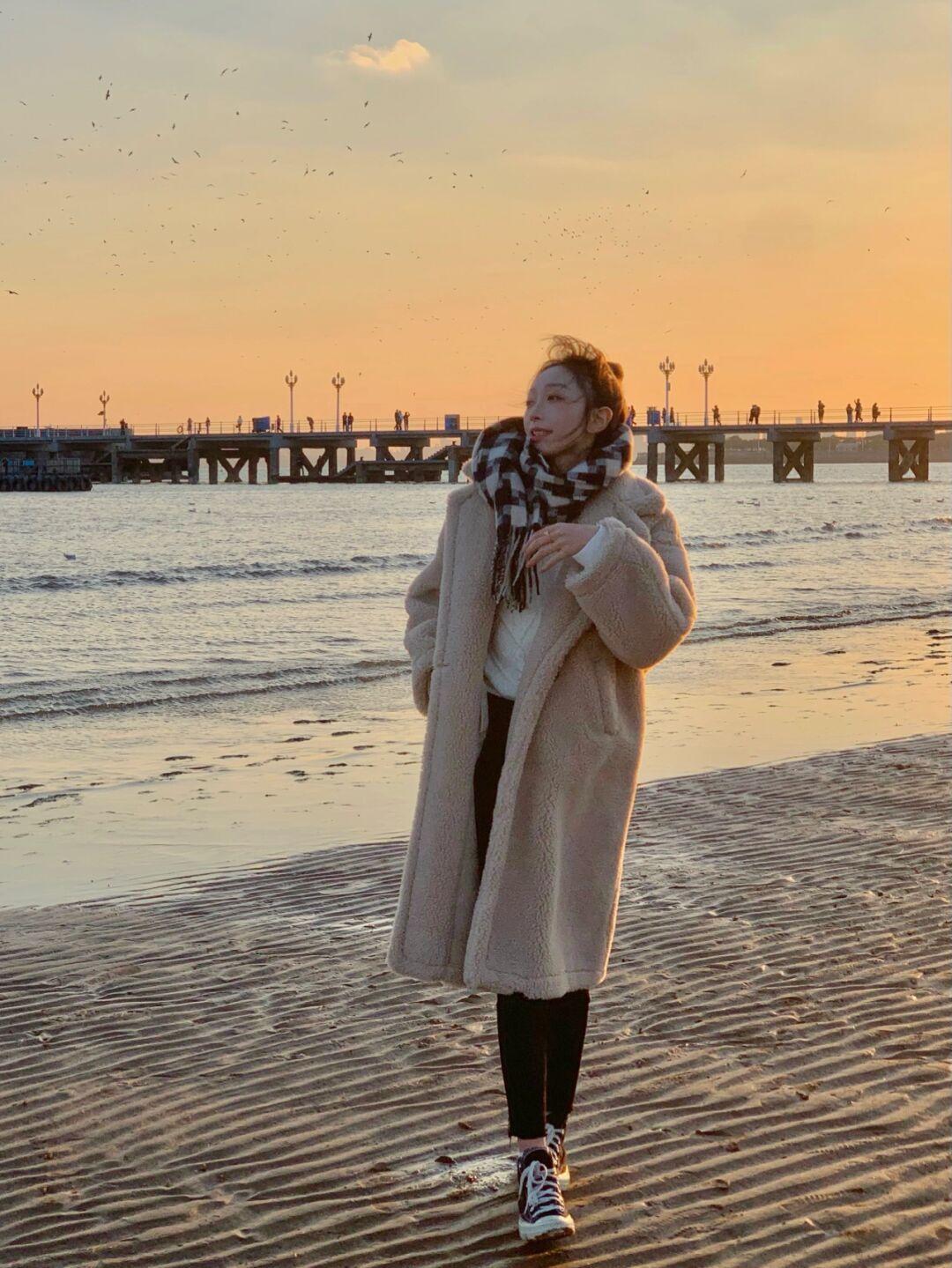 羊羔绒外套 软糯舒适的衣服又该安排起来了,这3款羊羔绒外套,冬天的味道