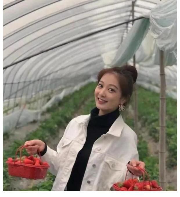 冯林|21岁冯琳走红！通过千里挑一的选拔成为领诵员，成功的背后是努力