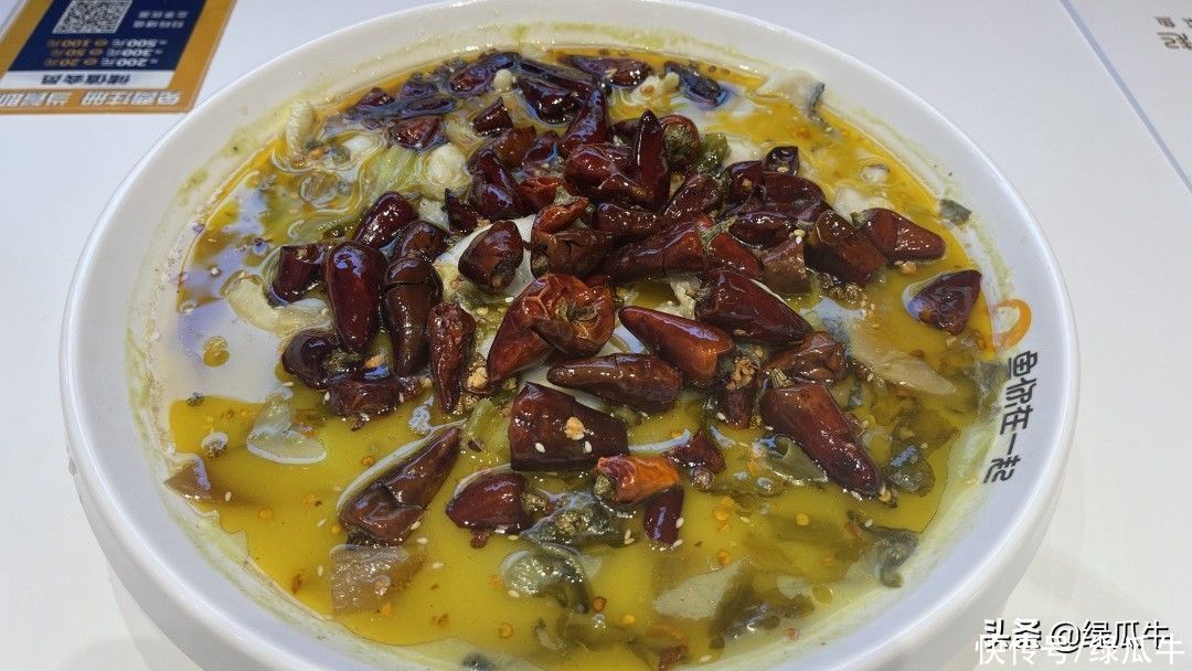 酸菜鱼|超下饭的吃鱼方式，今天在彬州给遇到了，据说一次必干三碗饭