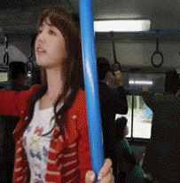 |搞笑GIF段子:她:不会是洋娃娃吧?