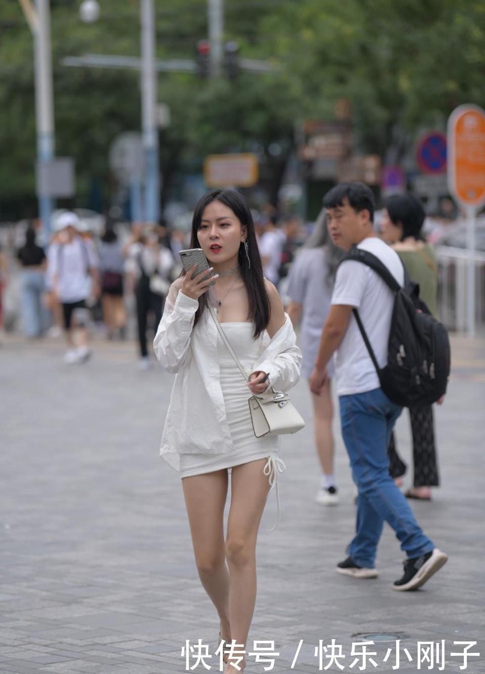 气质|从未见过如此美丽的女人！非常自信和微胖！有一种淑女的高贵气质