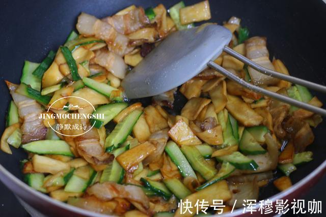 比肉香的杏鲍菇炒法,不爱吃蔬菜的孩子也抢着吃,搭配是关键