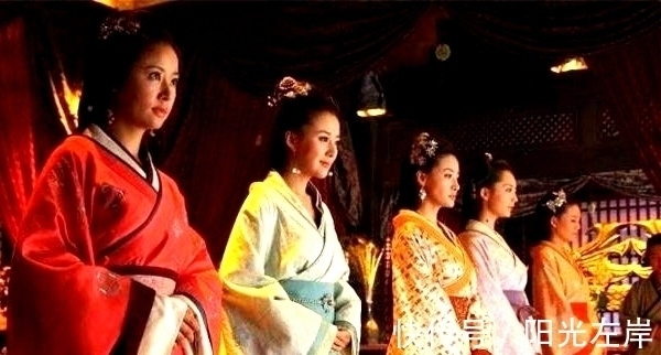 舍利@盗墓者进入墓穴,发现22个陪葬女,骨骼中都有绿色晶体,是舍利?