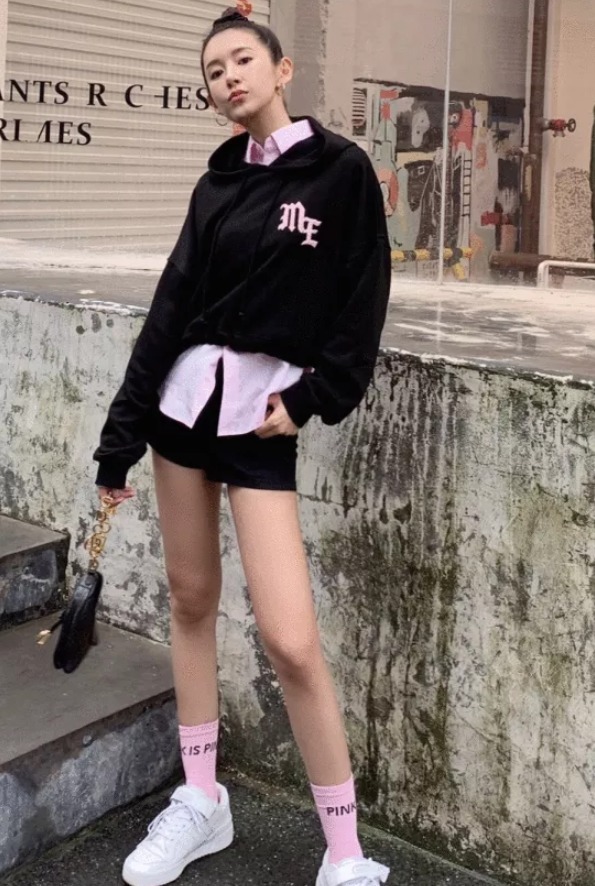 一事件|难怪陈赫非要娶张子萱,穿的裤子比袜子还短,“漫画腿”我也喜欢