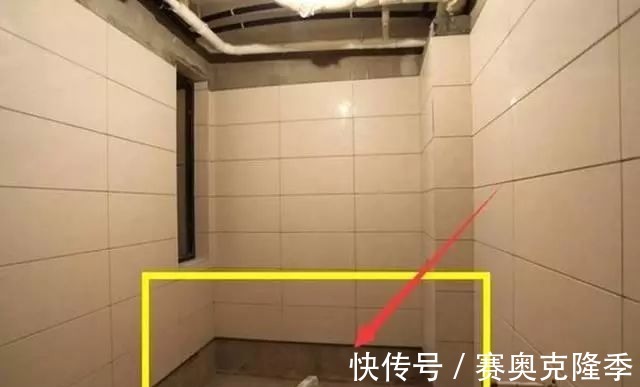 瓷砖|工人在卫生间贴瓷砖留了一排空，一开始以为偷工，后来才明白好处