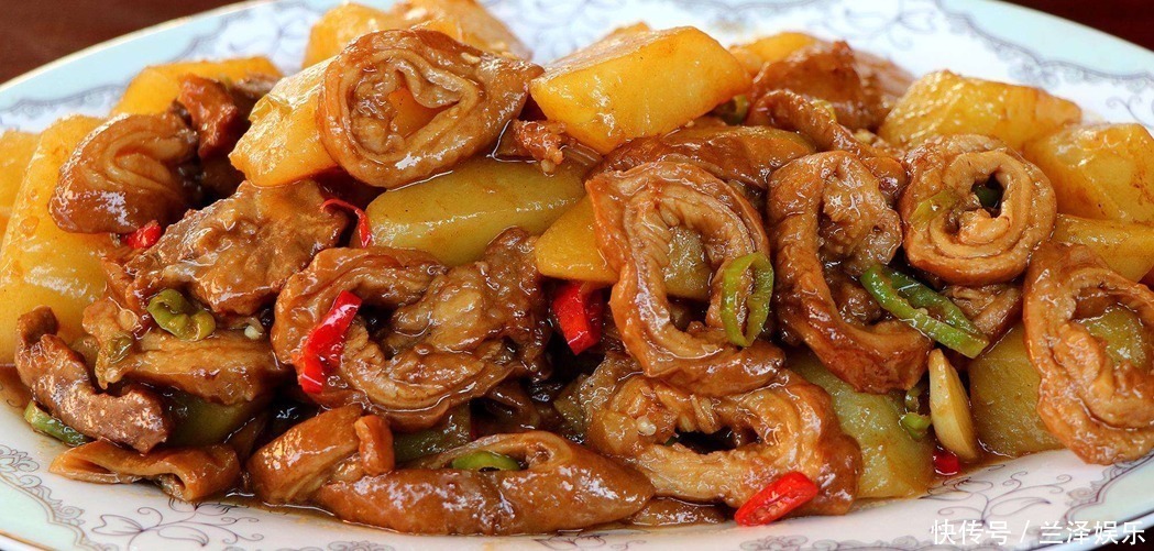 满嘴|这样做土豆烧肥肠,肥肠软糯土豆入味儿,香辣可口,满嘴流油