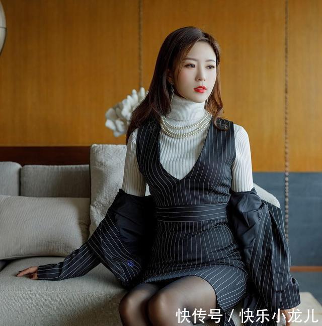 条纹 西装外套搭配马甲裙,身处职场的你一定不要错过这时尚干练的搭配