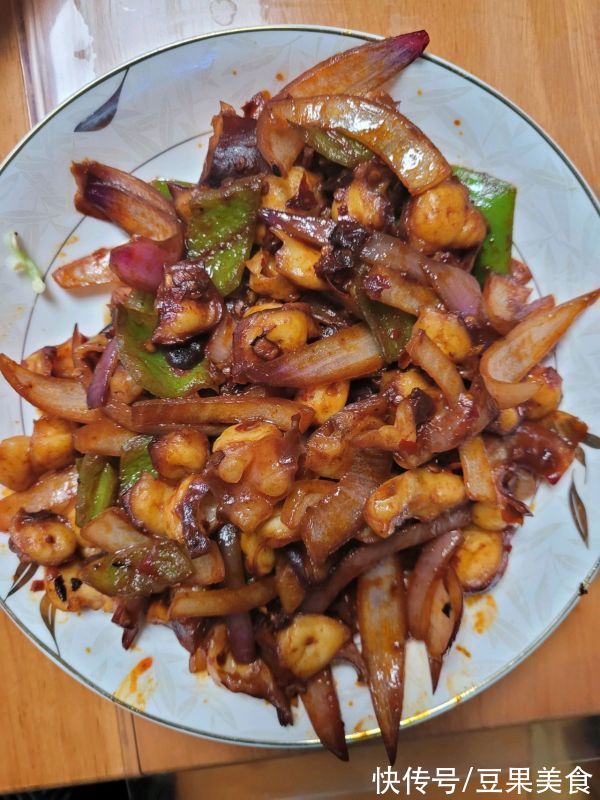好吃的辣炒章鱼足是这样做的，营养美味，看一遍就会