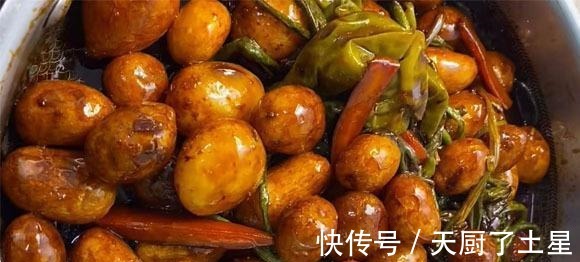 菜市场遇见它别手软，买来不去皮不切口，加料锅里炒一炒，真脆嫩！