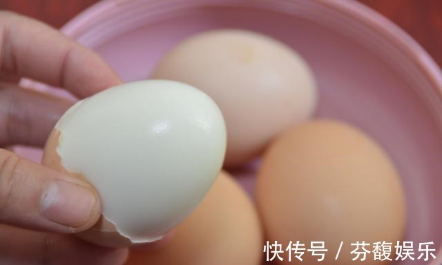 水煮鸡蛋，不用锅不用电，煮出的鸡蛋老嫩适中，真是高手再民间