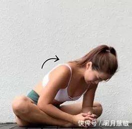 双膝|11个瑜伽动作，教你“全方位”放松下腰背部（瑜伽小白也可以做）