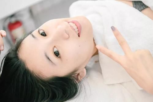 皮肤暗黄、粗糙显老怎么办？教你1招，让皮肤光滑细嫩