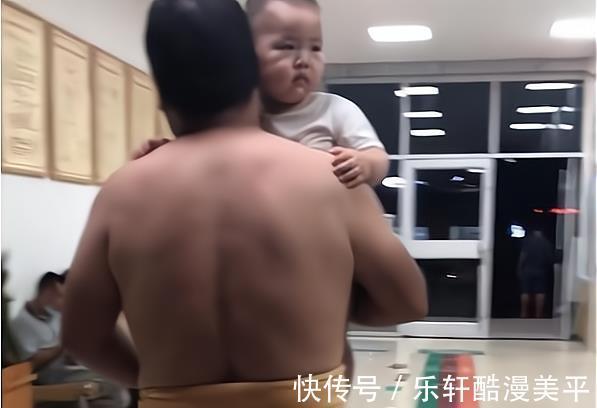 孩子|日照夜里孩子高烧40度惊厥,爸爸来不及穿裤子,抱着孩子奔医院