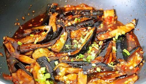 花青素|茄子此做法简直太下饭了，好吃到连汤汁都不剩，成本不到5块钱