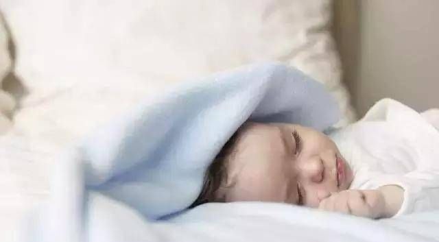 父母|孩子到了这个年龄必须分床睡,特别是男孩,这关系到孩子的一生