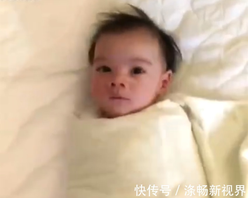 宝宝|萌娃被亲妈襁褓成“毛毛虫”一般走红,网友解放的那一刻萌化了