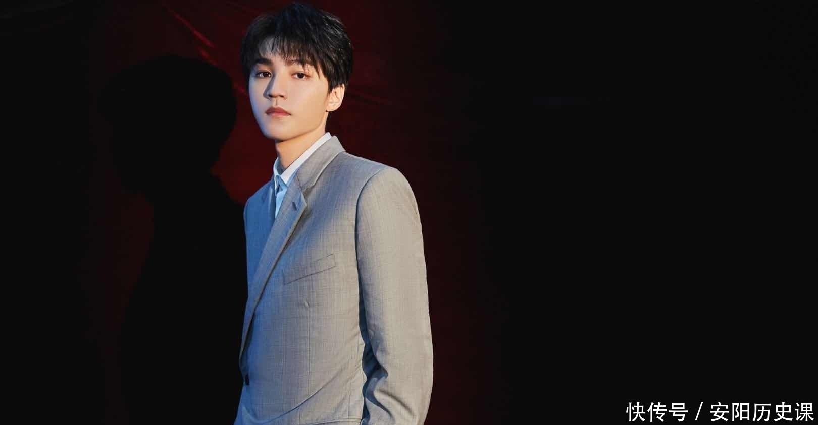 王俊凯 王俊凯频繁冲浪的原因找到了!小学、初中同学群提供了众多的素材