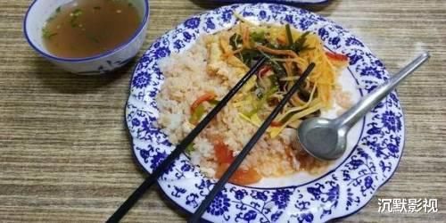 皮肤专家建议：女性坚持这2点，皮肤紧致滑嫩，皱纹不来扰