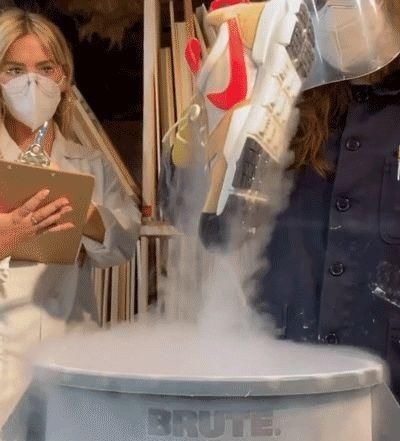 nike 铁锤击打、碎玻璃刺、冰冻、水淋都不是问题,真正的极限运动鞋