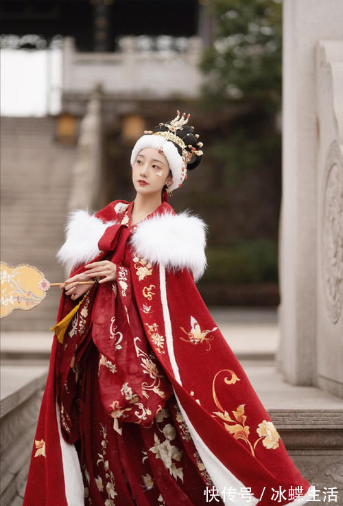 同龄人!“家里条件不好,孩子非要闹着买汉服,我该买吗?”