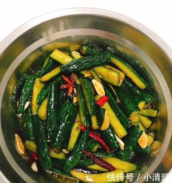 此样的腌黄瓜第二天能吃,爽口清脆,我一周三次,雷打不动