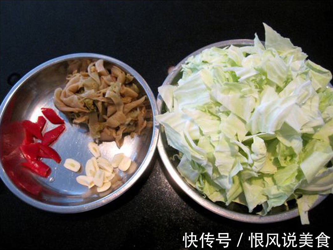 酸菜和包菜一起这样做,味道赛过吃肉,做了一大盆,一点没剩下!