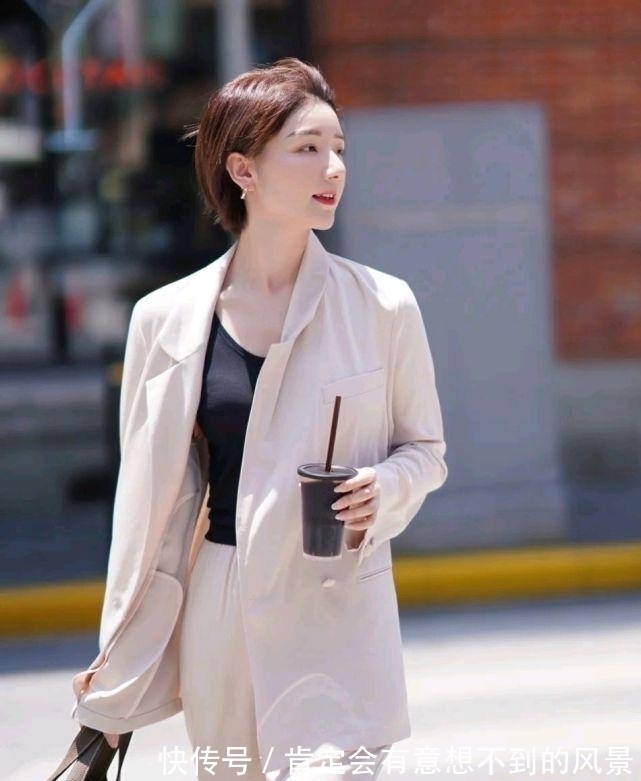 时尚博主|女生的服装穿搭要讲究，极简的穿搭风格更有时尚感，精致又高级