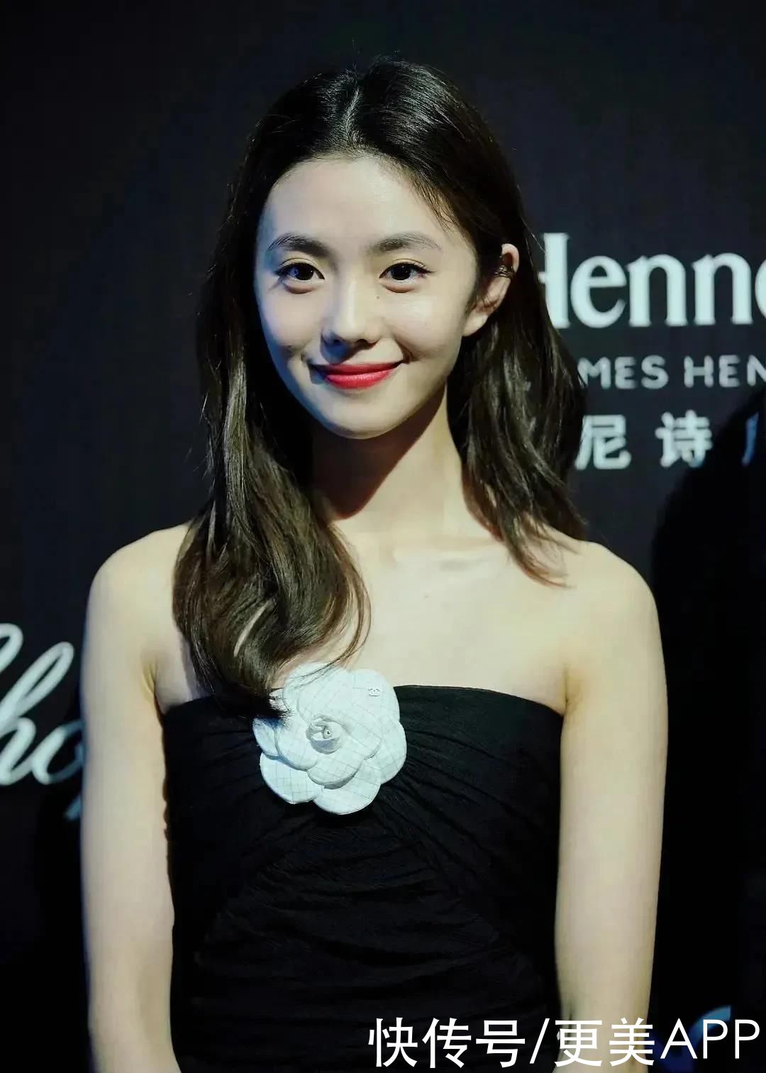 新谋女郎被网友讽颜值不如前任,终于忍不住去整了