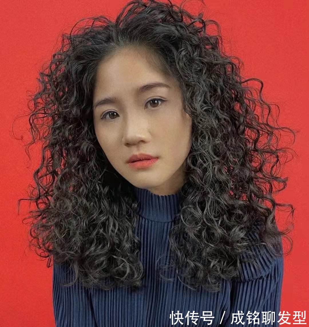卷形|羊毛卷已经过气了,今年流行烫“巴西卷”,时髦的小姐姐已经上头