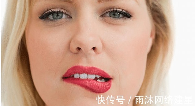 真相|女性舔嘴在心理学上代表什么？心理学家告诉你真相