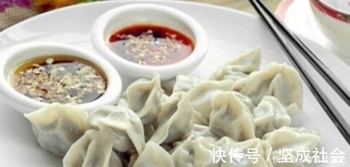 海苔|剩的饺子皮别扔！用它做4种美食，太好吃了，就是这么“神奇”！