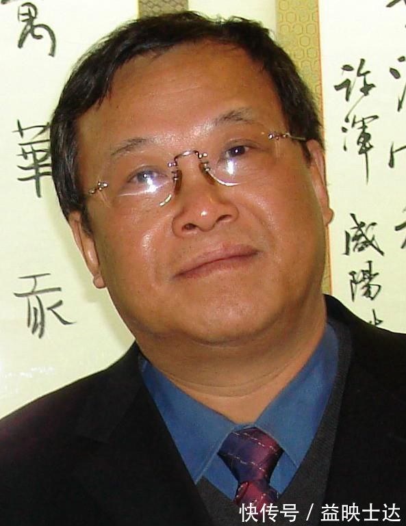 书法家协会$1985年他获得了全国首届钢笔书法大赛特等奖，其作品可做字帖