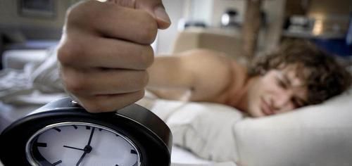 早上起床|若想提高肾脏功能，男性起床后不妨坚持做这4件事，肾也会感激你