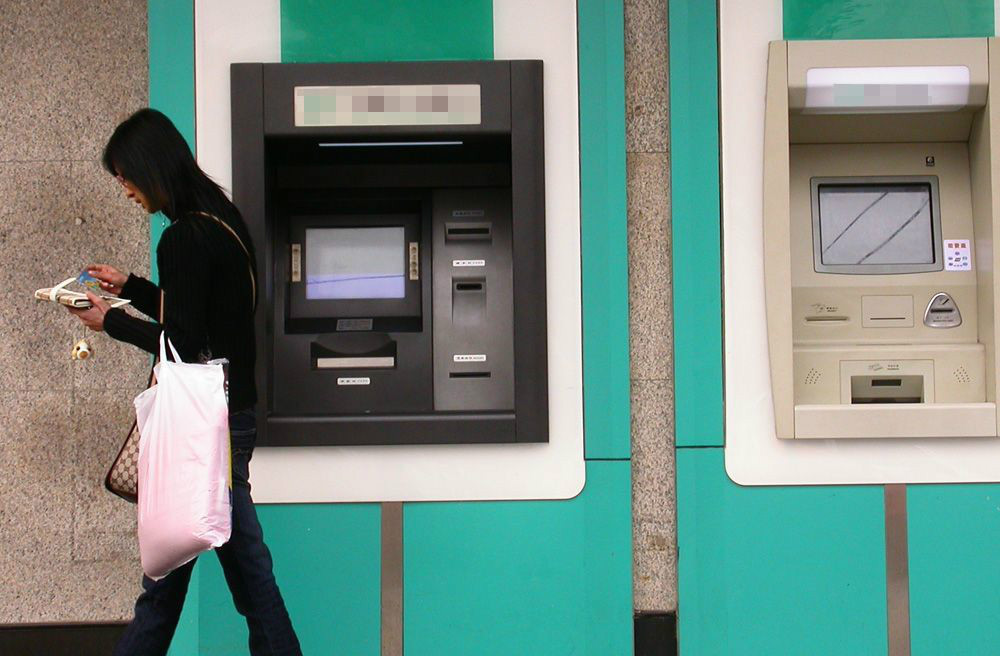 牛脾气|女儿远嫁从不回家,每月给父母寄五千,母亲偷偷找去,开门报了警