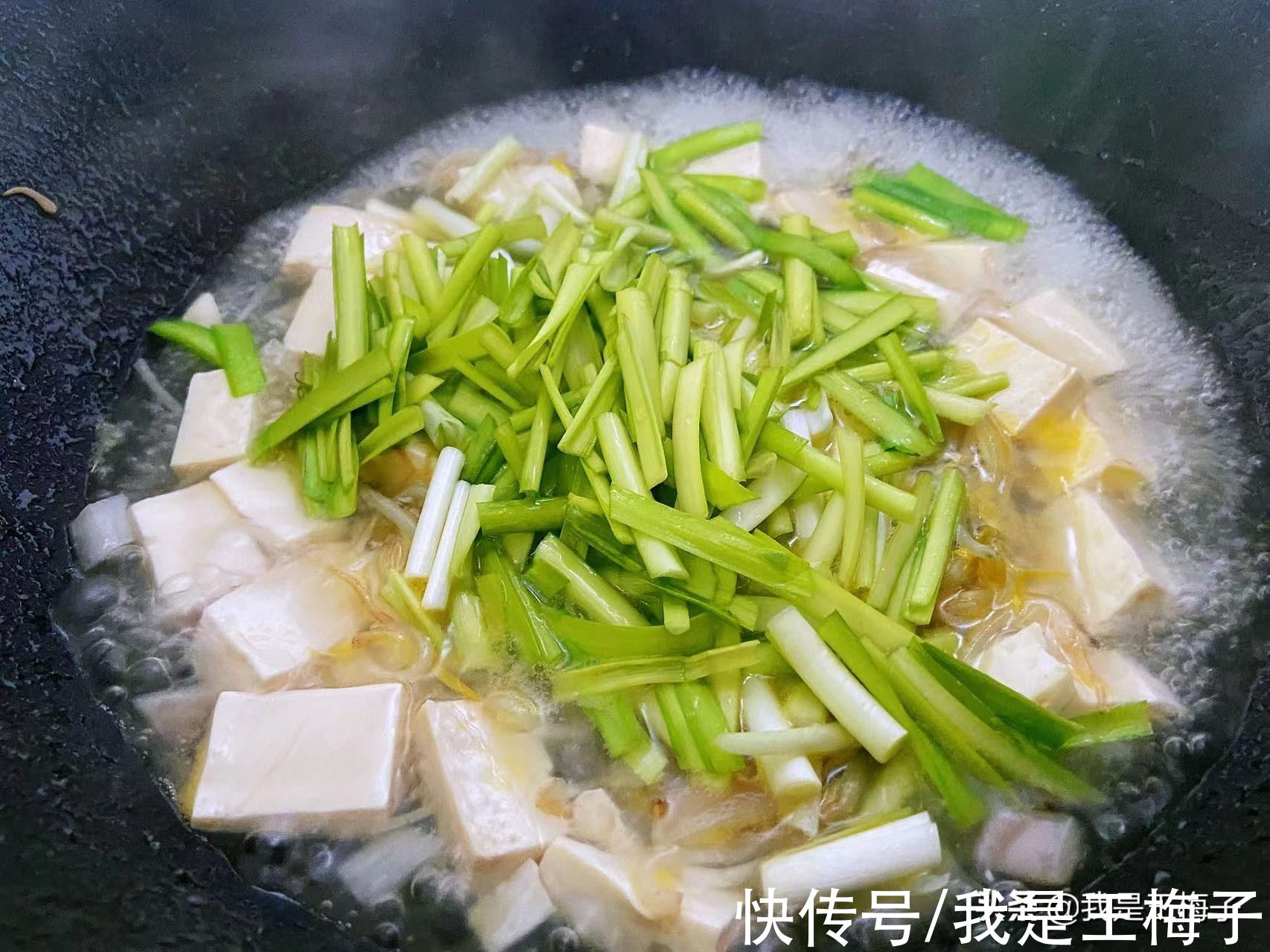 冬天做点热乎的，我家晚餐就一个菜，好吃营养，天冷吃着舒服