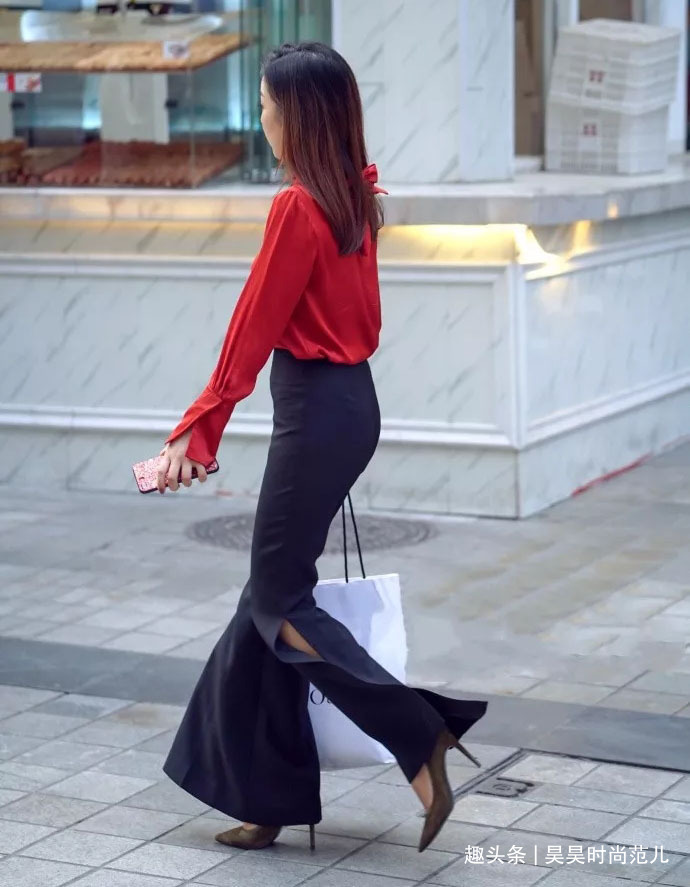 气质女生的初秋穿搭,开衩阔腿裤+红色衬衫搭配,造型优雅大方