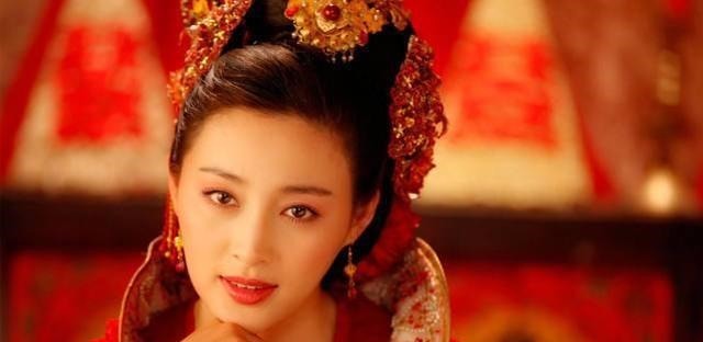 精华|俗语“英雄难过美人关”,下半句才是精华,戳中女性弱点!