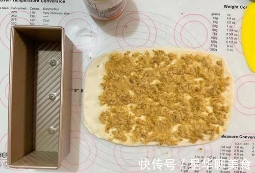 松软的面包体与丰富馅心让人欲罢不能，而且做法超简单，新手快学