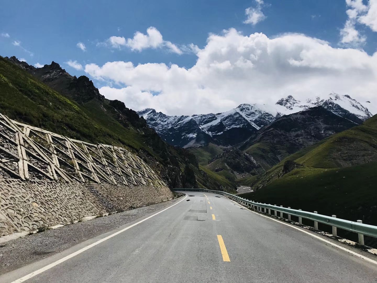 自驾独库公路，饱览天山风情