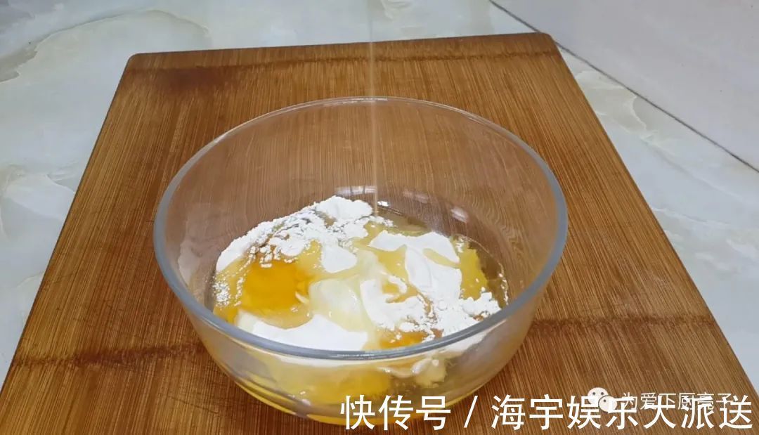 零食|孩子想吃零食不用买,擀一擀切一切,出锅比麻花都好吃,太香了