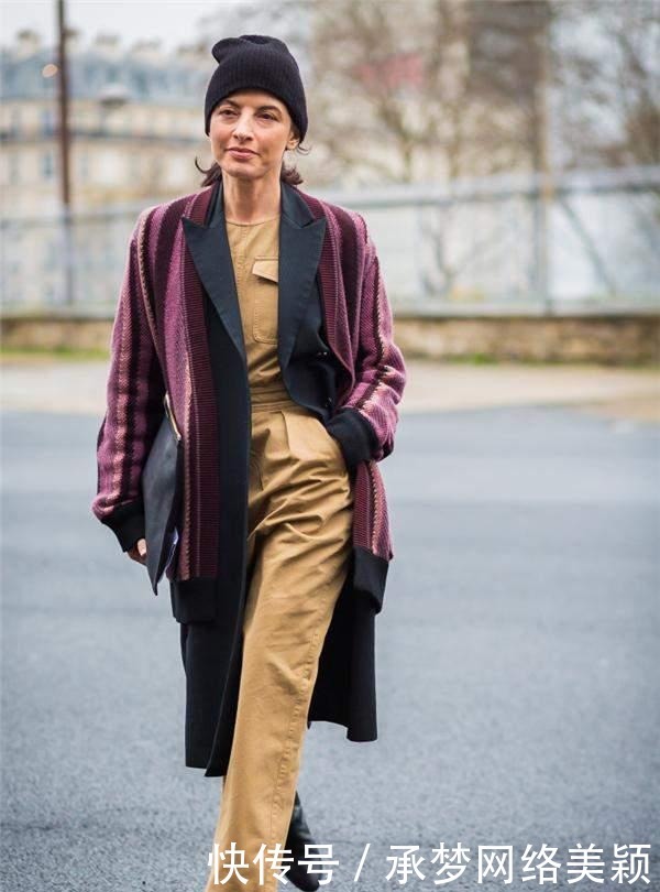 今年冬天“大衣+帽子”火了,时髦保暖还显脸小,潮人们都上头了