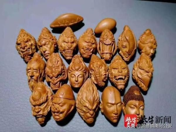 新闻记者|一套卖1.8万！“00后”大学生橄榄核雕西游记走红网络