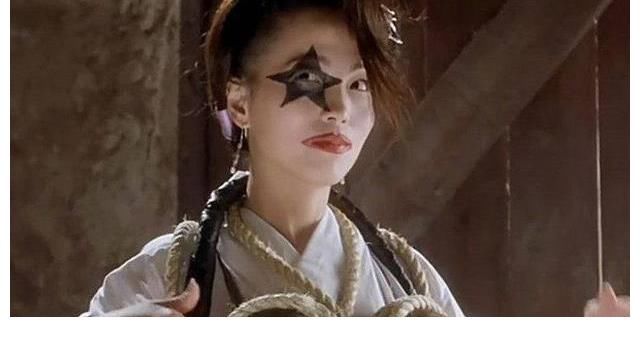 污垢|石榴姐，現身鄉村務農，墻上滿是煙灰污垢，身價過億生活仍節儉