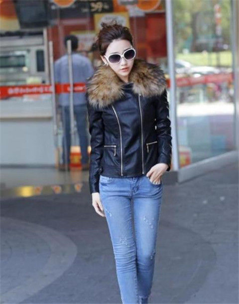 街拍:面容清丽的小姐姐,长发披肩,美丽动人