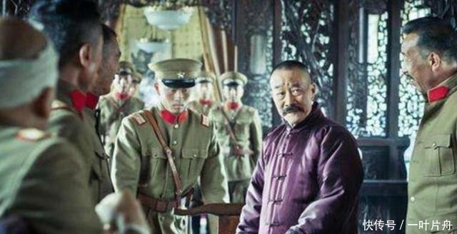 为活命躲在深山30年,病死后被老农发现,从遗物中发现了她的身份!